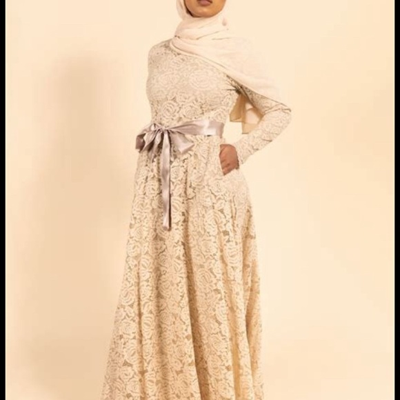 Niswa Modest Fashion Venetian Crema Lace Gown S - Picture 2 of 4